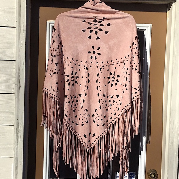 Origami By Vivian Pink Faux Suede Laser Cut Fringe Wrap - Picture 2 of 12